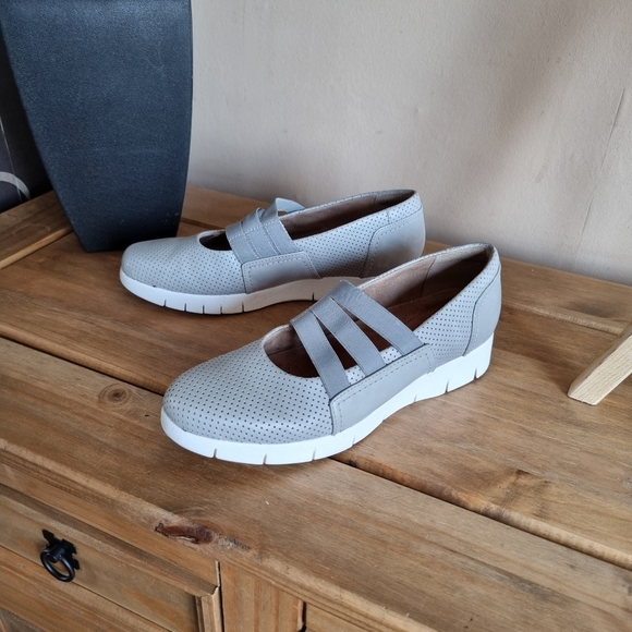 Clarks Shoes - Clarks artisan grey slip On Trainers uk 5.5